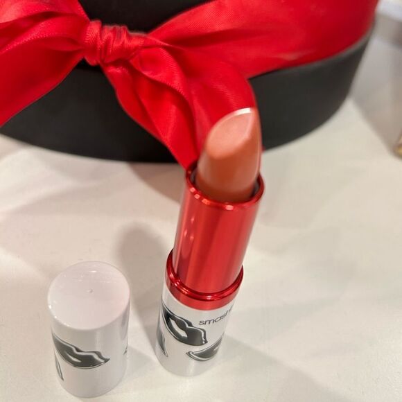 Smashbox lipstick  - Picture 2 of 3